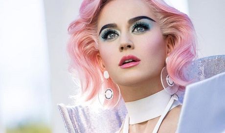 Classifica singoli Europa 1 aprile 2017: primo posto per Katy Perry e tante nuove entrate