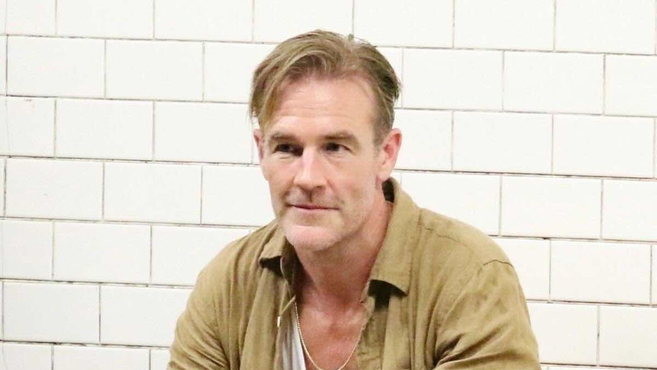 Morto l’attore James Van Der Beek: età, cause decesso, moglie e figli, malattia