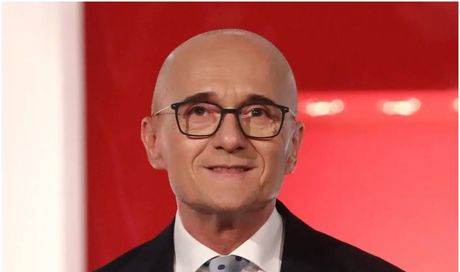 Alfonso Signorini verso l’addio al GFVip? La decisione di Berlusconi