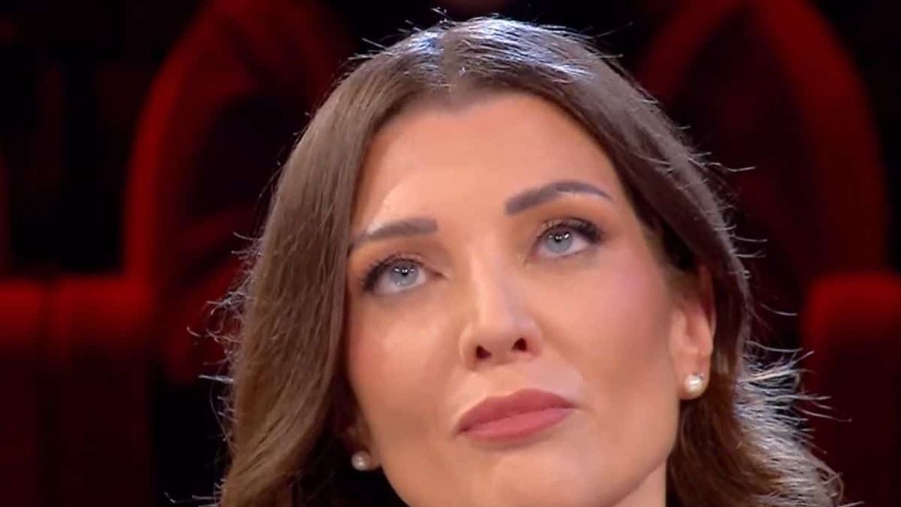 “Voglio comprare casa”: Elisa cambia il pacco ad Affari tuoi ma la sorpresa è amarissima. Cos’è successo stasera 16 febbraio 2026