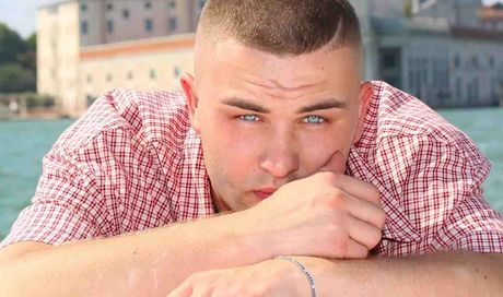Artem, Pino di Mare Fuori, il dramma passato: “Ero insanguinato a terra”