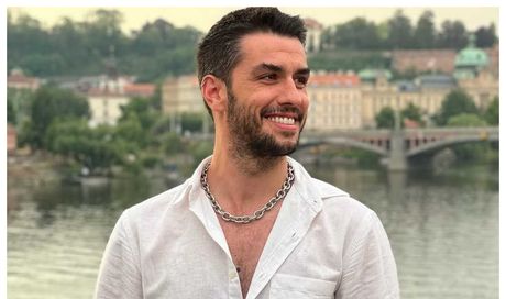 Aras Aydin, chi è la (bellissima) moglie dell’attore di Tradimento e La notte del cuore