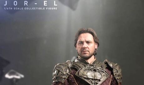 L’uomo d’acciaio – foto action figure Jor-El / Russell Crowe
