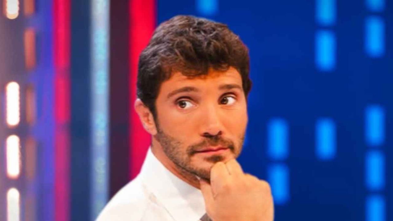 Stefano De Martino, primi problemi in Rai: “rimproverato” dai vertici. Il motivo