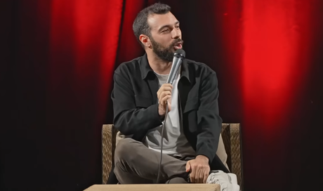 Sandro Cappai, l’intervista a TvBlog: “Sul palco racconto i momenti in cui si crea tensione. Poca tv? Non è stata una mia scelta”