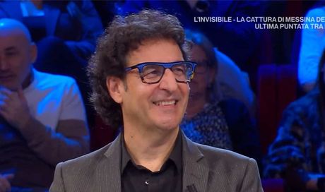 Natale accetta l’offerta stasera 4 febbraio 2026 ad Affari tuoi ma a festeggiare è il dottore