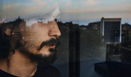 Pierdavide Carone a Blogo: “FORZA E CORAGGIO!, un invito alla resilienza. Un brano personale con un messaggio collettivo e corale”. E sul nuovo album e Sanremo…