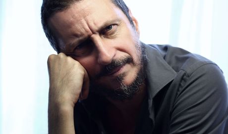Non hanno un amico, sul Nove lo spettacolo teatrale di Luca Bizzarri nato dall’omonimo podcast