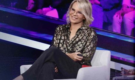 Mediaset punta ad un’operazione mai tentata prima: c’entra Maria De Filippi