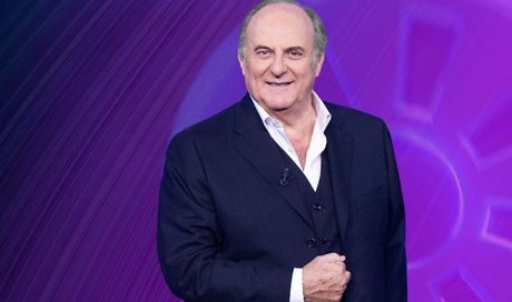 Gerry Scotti, triplo appuntamento su Canale 5: il successo de La Ruota della Fortuna e i nuovi programmi
