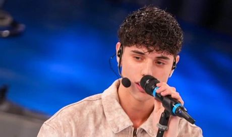 Amici 25, tutti contro Riccardo Stimolo: il web invoca un provvedimento. Cosa è successo