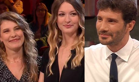 Affari Tuoi, Elena dal Friuli Venezia Giulia accetta 36.000 euro del Dottore, De Martino festeggia