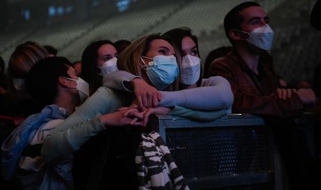 Concerto a Barcellona con 5000 persone, i risultati? “Non ci sono segnali evidenti di infezioni da coronavirus”
