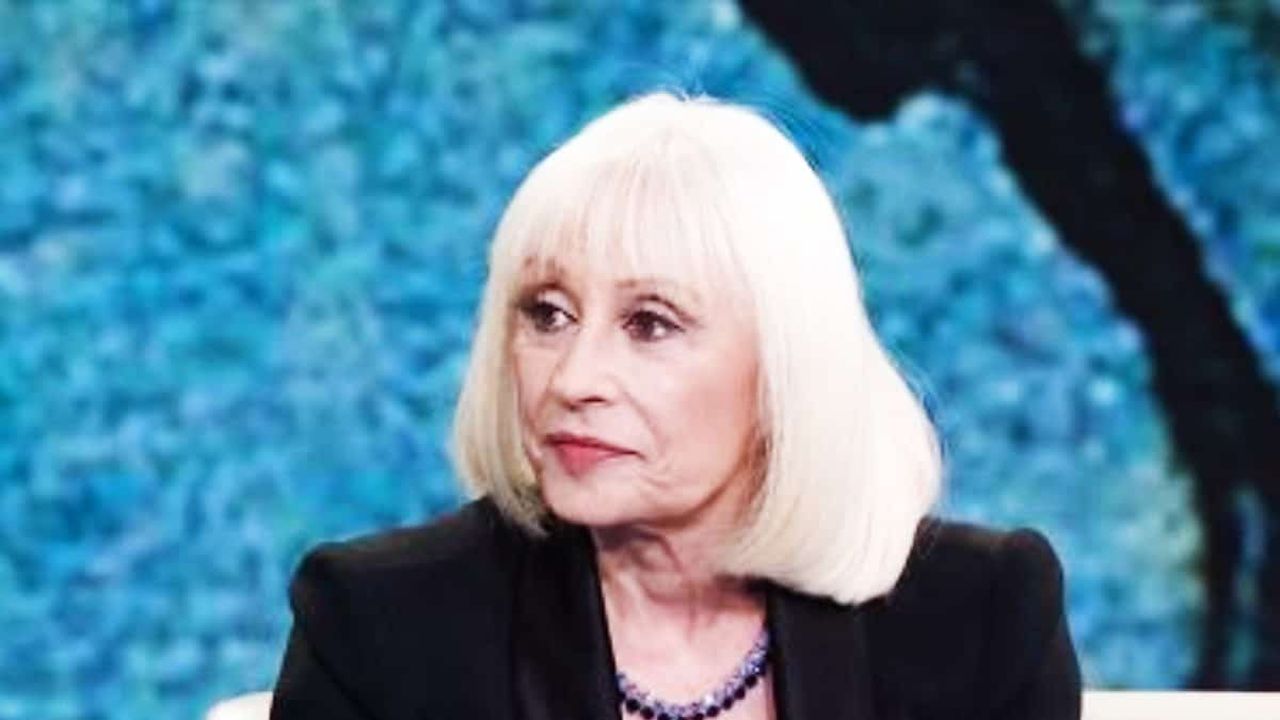 “L’ultima telefonata prima della sua morte, cosa ci siamo detti”. Raffaella Carrà e il retroscena di Malgioglio