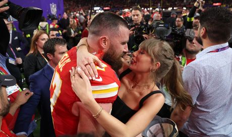 Taylor Swift e Travis Kelce, appuntamento romantico allo zoo a Sydney. Ma la PETA insorge…