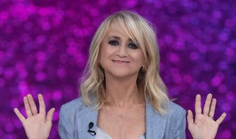 Luciana Littizzetto, da Avanzi a Mai Dire Gol fino a Che Tempo Che Fa: 61 anni di risate, emozioni e stravaganza in tv