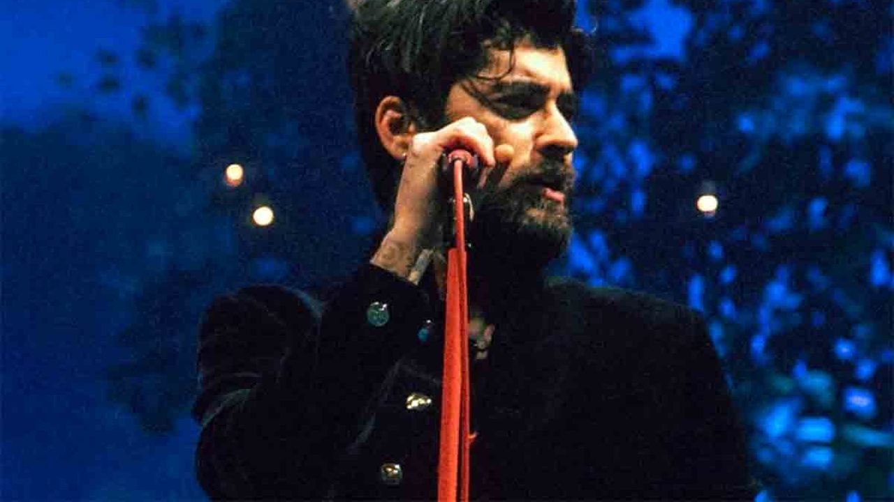 Zayn Malik rompe il silenzio: “Discriminato ai tempi degli One Direction”, e ora canta la sua verità in “Fuchsia Sea” | Video