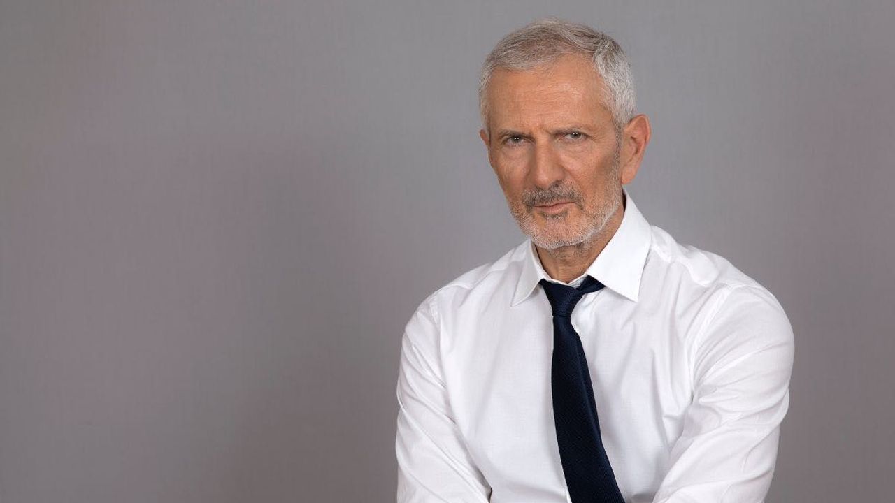 Dilemmi su Rai 3, intervista a Gianrico Carofiglio: “L’obiettivo è sovvertire ciò che si vede in tv. Parlare è la premessa per evitare la violenza”