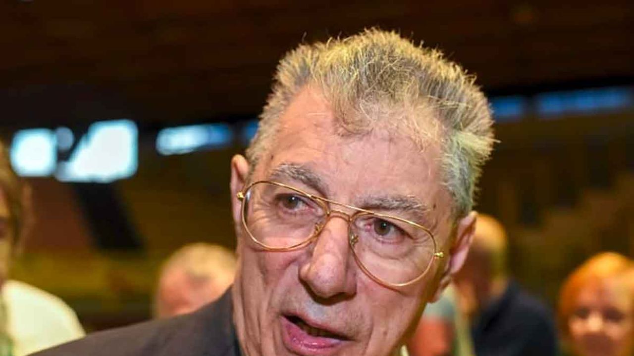È morto Umberto Bossi, fondatore della Lega: aveva 84 anni, sognava Tele Padania