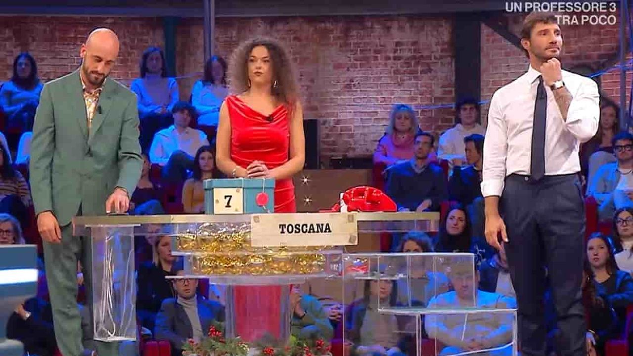 Affari tuoi: quanto hanno vinto stasera 17 dicembre dopo un inizio da incubo