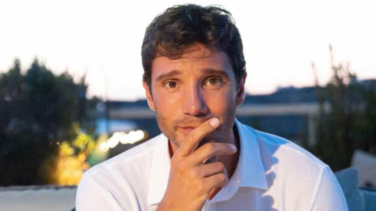 De Martino e il Dottore in vacanza insieme dopo Affari Tuoi: le foto sono virali