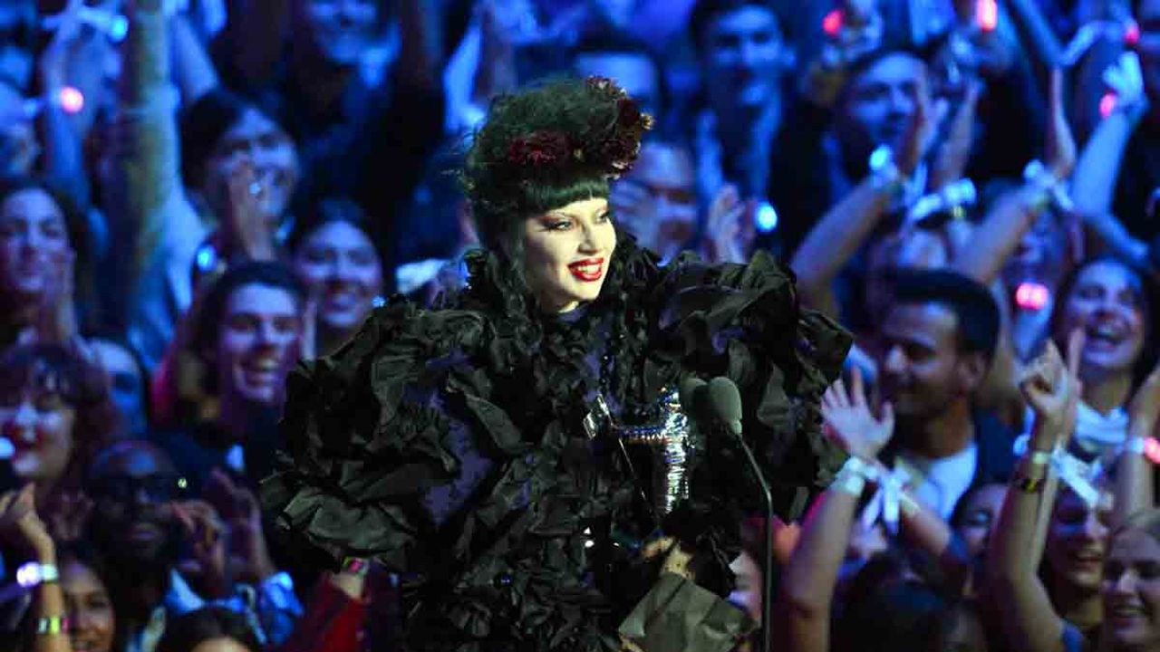 MTV VMAs 2025: Lady Gaga è l’Artista dell’anno, premiazione lampo e show stratosferico | VIDEO
