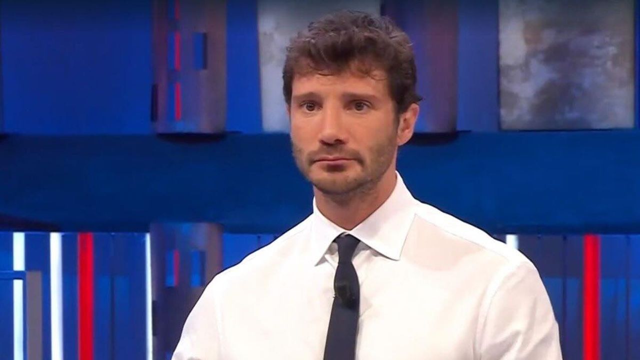 Affari Tuoi, Stefano De Martino e la proposta inaspettata. La puntata al cardiopalma
