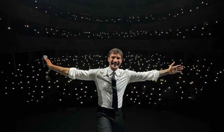 Stefano De Martino porta il Varietà in digital: nuovo “esperimento” della Rai con il suo spettacolo teatrale