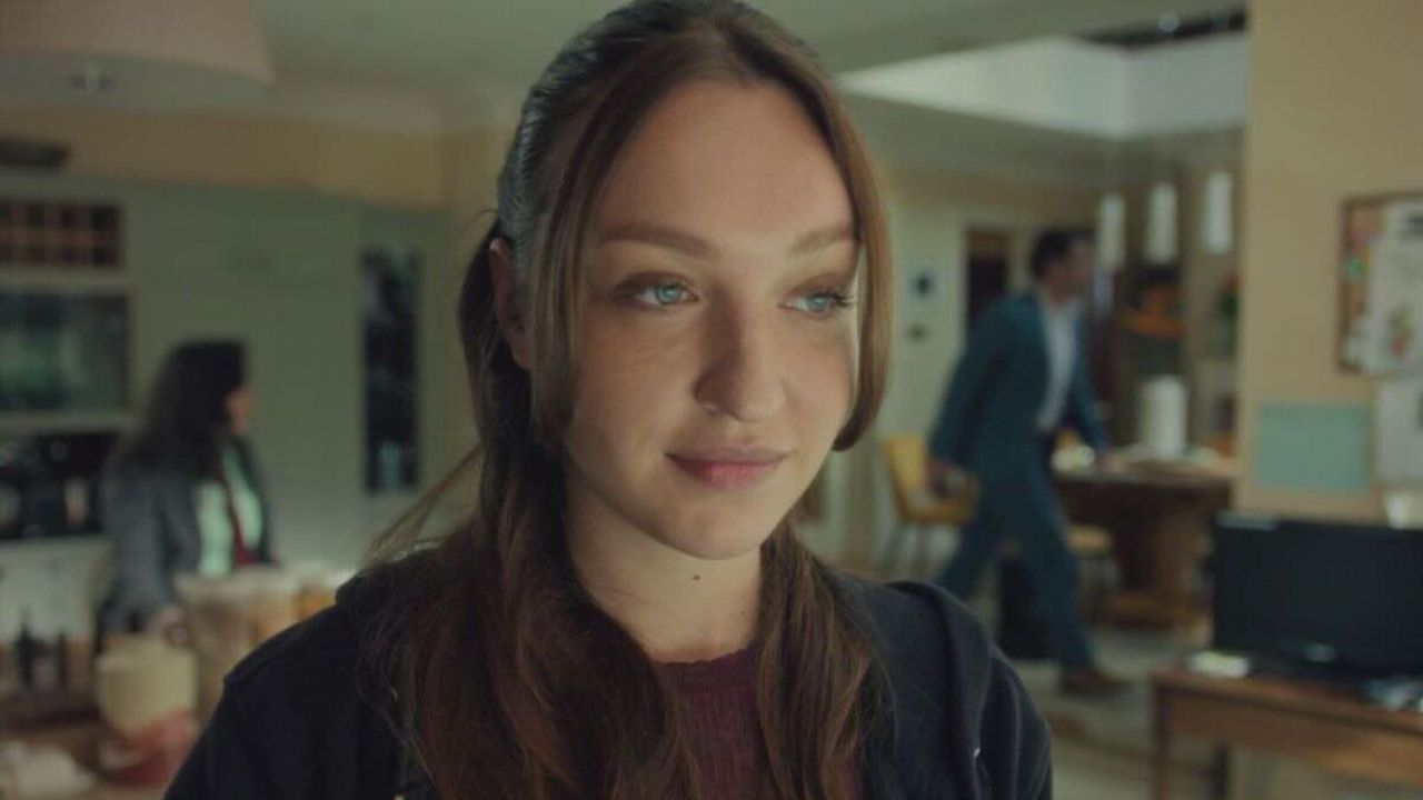 Dove rivedere La Ragazza alla Pari in streaming, la miniserie Mediaset: cast, trama e puntate