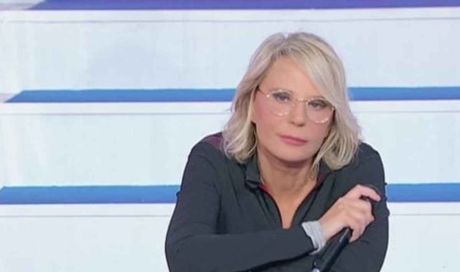 Uomini e Donne torna a settembre: conferme e addii, rivoluzione al trono over