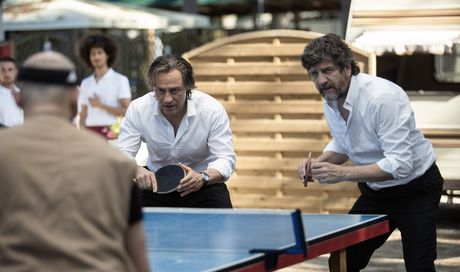 50 km all’ora: nuove clip e un video della commedia con Fabio De Luigi e Stefano Accorsi (Al cinema dal 4 gennaio)
