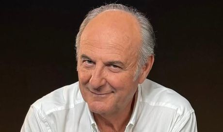 Gerry Scotti, il “maratoneta” dei giochi tv: la nuova sfida del conduttore